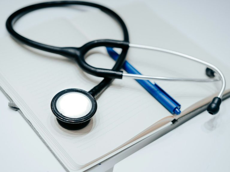 Stethoscope with clipboard, patient reviews, complaint documentation, phone issues, and administrative failures at Vista Community Clinic